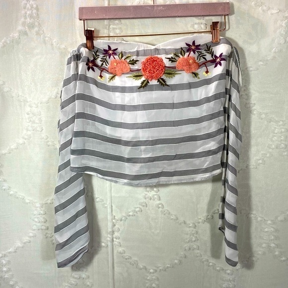 Guess off the shoulder striped floral flowy top size S - Picture 2 of 8